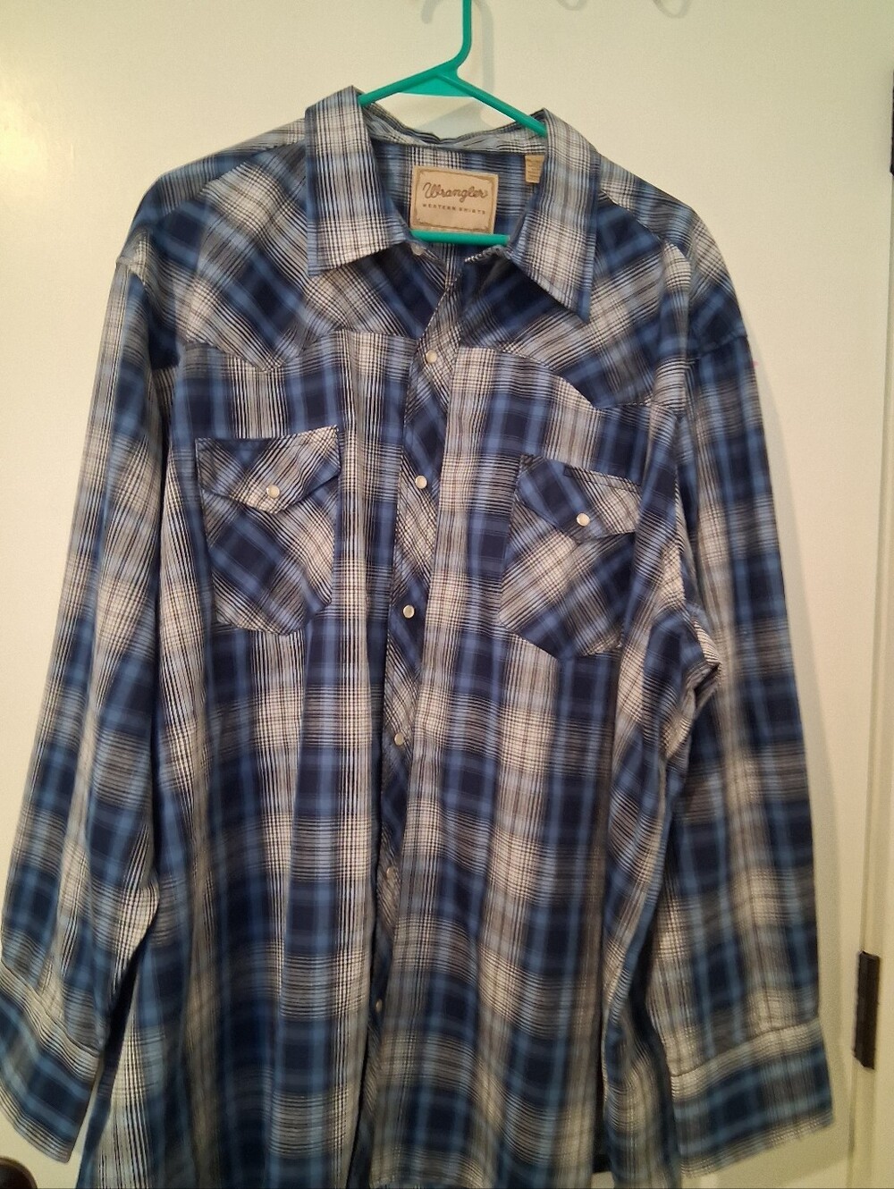 Wrangler Blue and White Plaid Button-Down Western Shirt